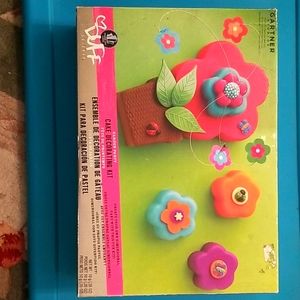 Duff Goldman Garden Party Cale Deocrating Kit